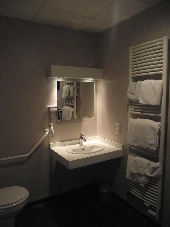 Logis Hotel Des Bourbons Montluçon Eksteriør billede